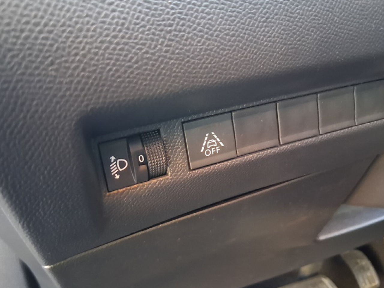 Peugeot 2008 1.5 BlueHdi Active Pack ETA 8